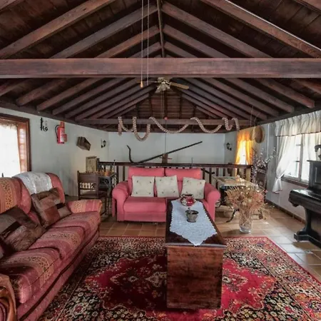 Charming With Breakfast Included, Wifi, Pool Apartment